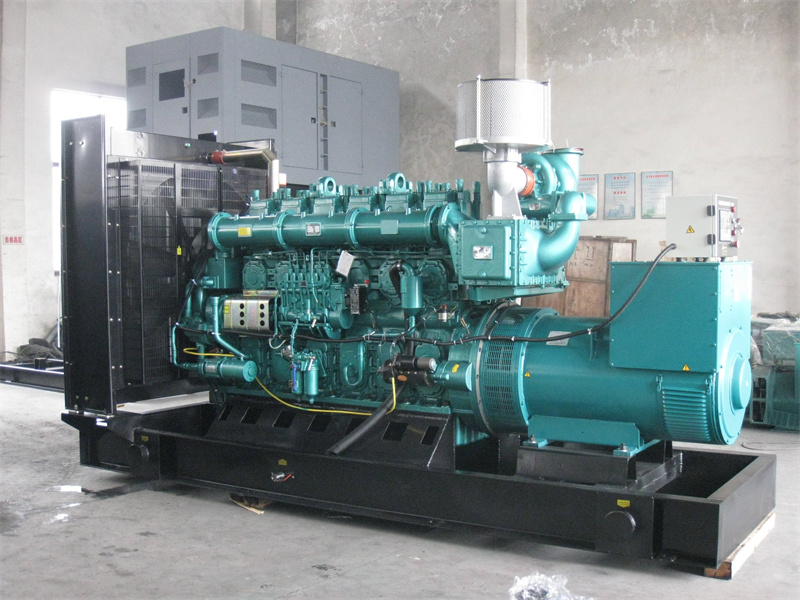 苍梧200KW 柴油发电机的油耗是多少？