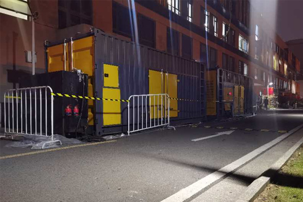 苍梧柴油发电机组的输出电压是如何调节的？